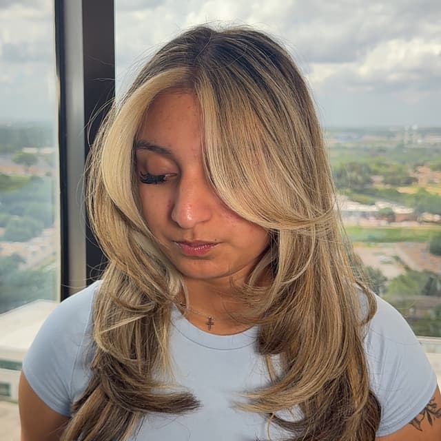 Platinum Bombshell Blowout Members at Karla Styles Beauty Bar in Houston, TX